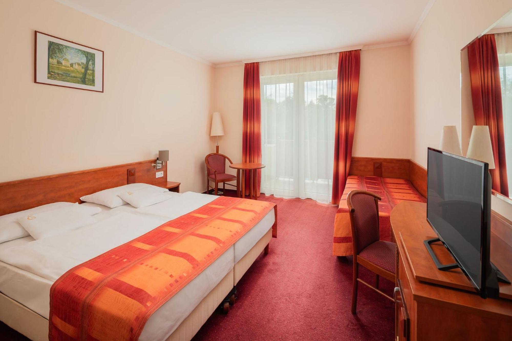Erzsebet Park Hotel Parád Eksteriør bilde
